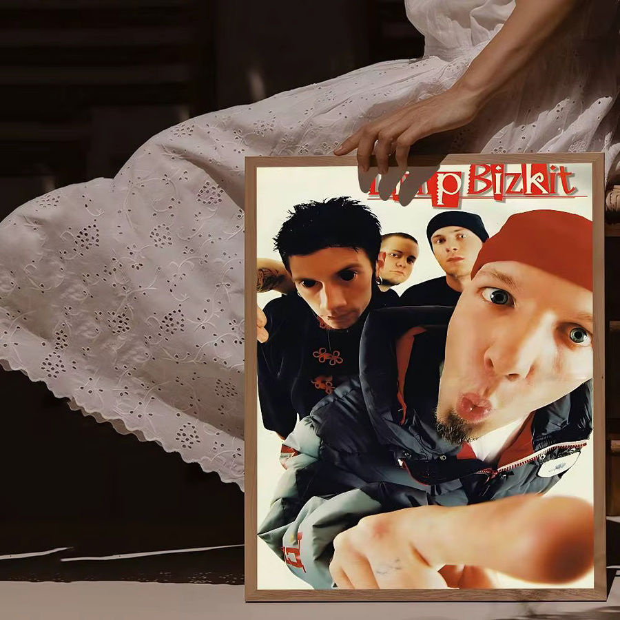 Limp Bizkit Vintage Poster von Potdemiel in Weiß auf Kraftpapier als Wandkunst für dein Zimmer - Bild 5