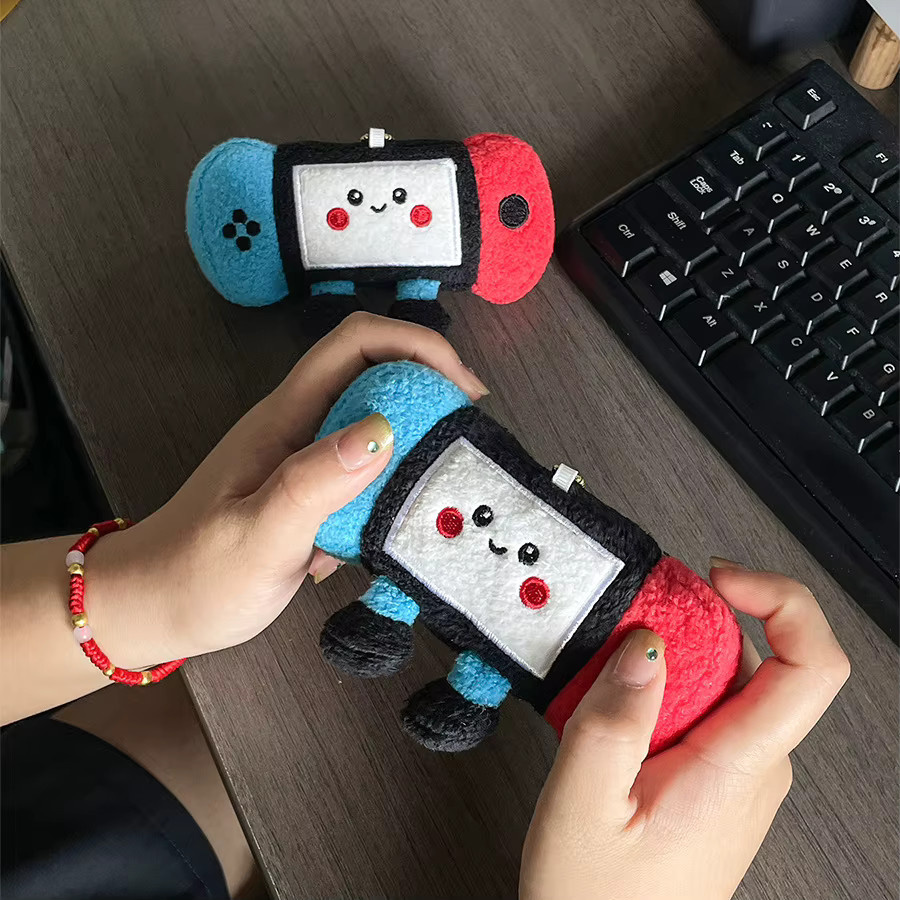 ZAKOL Schlüsselanhänger Spielkonsole Plüsch Puppe, Unisex - Bild 2