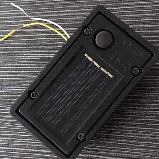 Wasserdichte Solarbatterie-Aufbewahrungsbox für Garten-LED-Rasenlampen in Schwarz - Bild 1