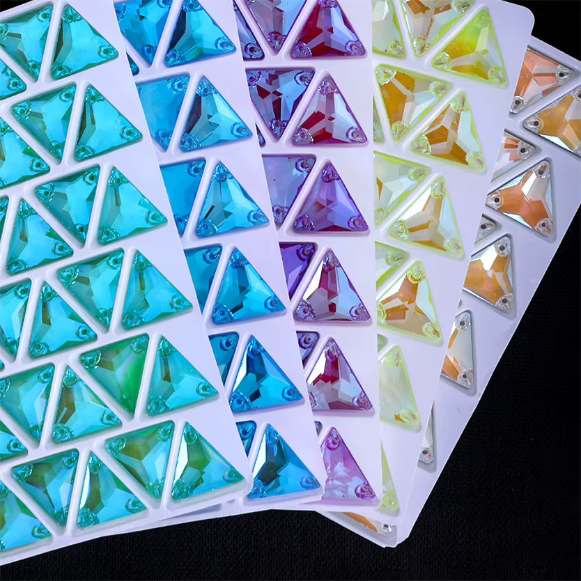 VC Neon Fluoreszierendes Dreieck zum Aufnähen mit Strass und Glas-Diamanten in Rot und Multicolour für dein DIY-Zubehör - Bild 3