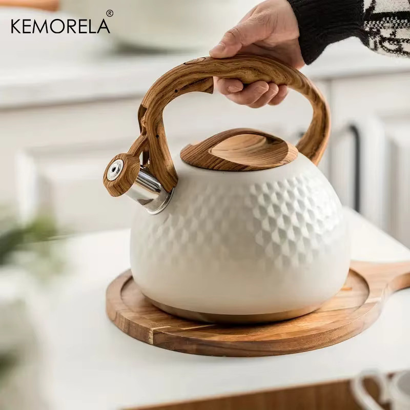 KEMORELA Pfeifkessel aus Edelstahl mit Hammermuster, 3 l, Beige/Weiß, für Gas- und Induktionsherde - Bild 2