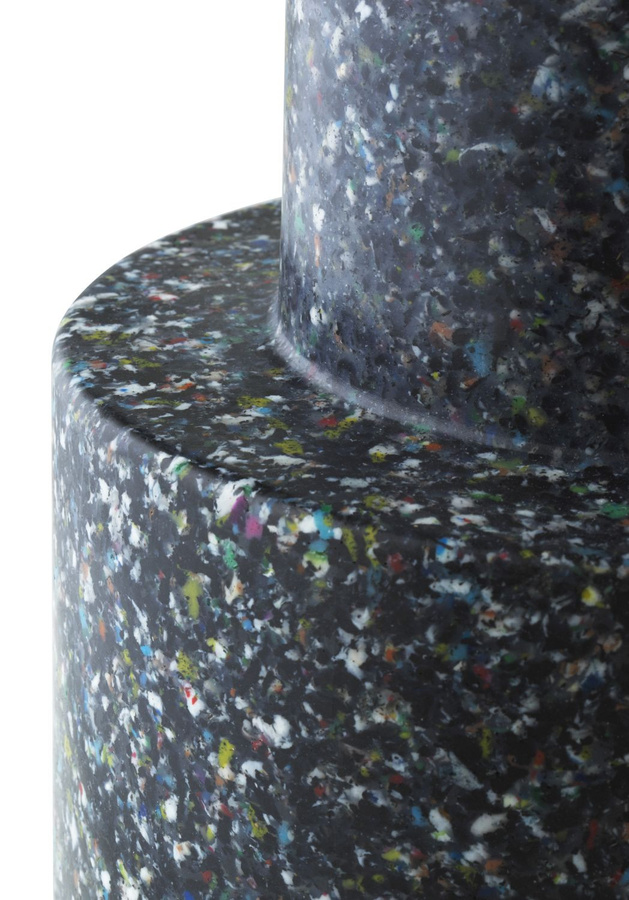 Normann Copenhagen Bit Stool Hocker aus recyceltem Kunststoff in Schwarz gepunktet mit skandinavischem Design - Bild 4