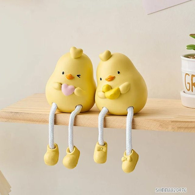 Kreative Avocado Hängefußpuppen-Ornamente aus Harz in Grün für dein Wohnzimmer oder den Schreibtisch - Bild 1