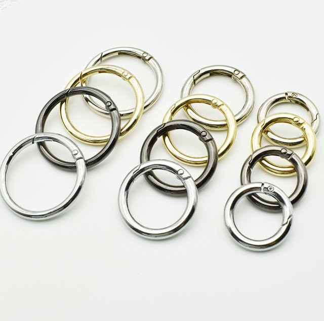 QIMONTON Metallfeder Schlüsselanhänger mit O-Ring und Schnappverschluss in Gold für Lederhandwerk und Taschen - Bild 1