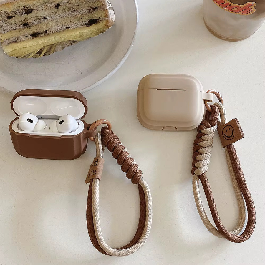 Niedliche Silikonhülle für Apple AirPods Pro 1. und 2. Generation in Braun mit Lanyard Strap - Bild 2