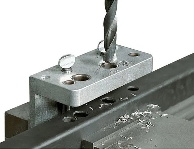 FeNau Bohrschablone aus Aluminium in Silber für 40 50 60mm Profile und Locinox Schlösser sowie Anschläge - Bild 1