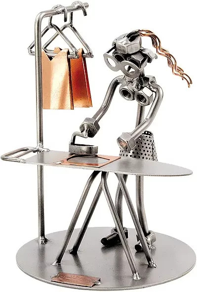 Hinz & Kunst Schraubenmännchen Frau mit Bügelbrett in Silber aus Metall - Bild 1