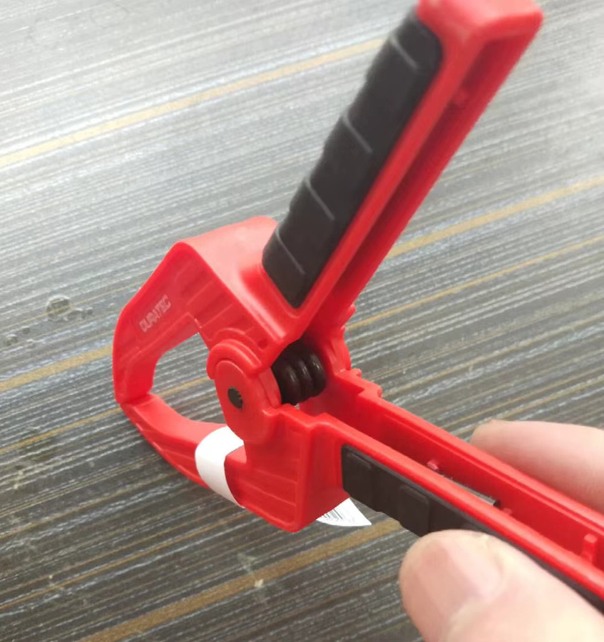 Countryman Tools Flexible Kunststoff-Federklemme in Rot, 15,24 cm - Bild 3