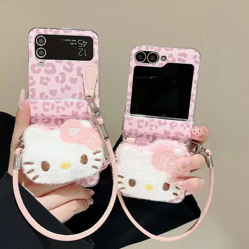 Plüsch Handyhülle mit Umhängeband für Samsung Galaxy Z Flip 6 5 4 3 in Pink mit Sanrio Hello Kitty Cartoon und Leopardenmuster - Bild 3
