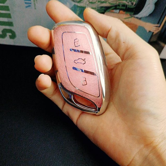Luxus Diamant TPU Schlüsselhülle für MG 4, MG4 EV, MG HS, GT, ZS EV, ZX, MG5 und MG6 mit Schlüsselanhänger in Pink - Bild 1