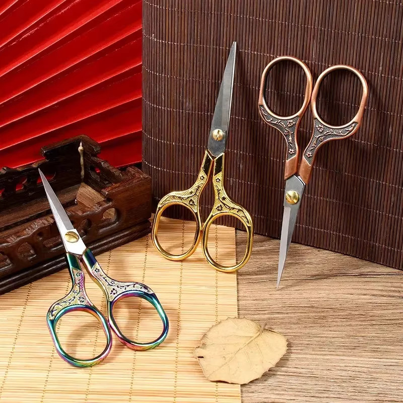 Retro Schneider Schere aus Edelstahl für Stickerei und DIY Nähen in Silber oder Gold - Bild 1