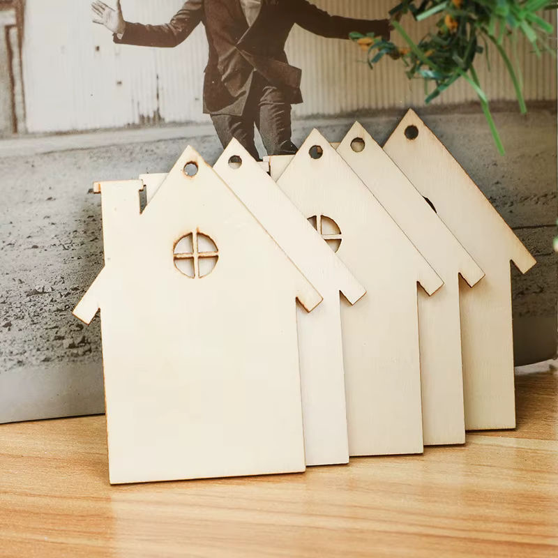 10 Stück Holzhaus Hängeornamente aus Holz in Beige für Weihnachtsdekoration und DIY Handwerk - Bild 5
