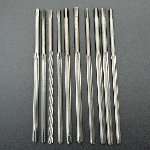 SERDI Hartmetallreibahle für Ventilsitz mit Spirale und gerader Nut, Farbe: Silber, Durchmesser: 4,48–6,94 mm - Bild 1