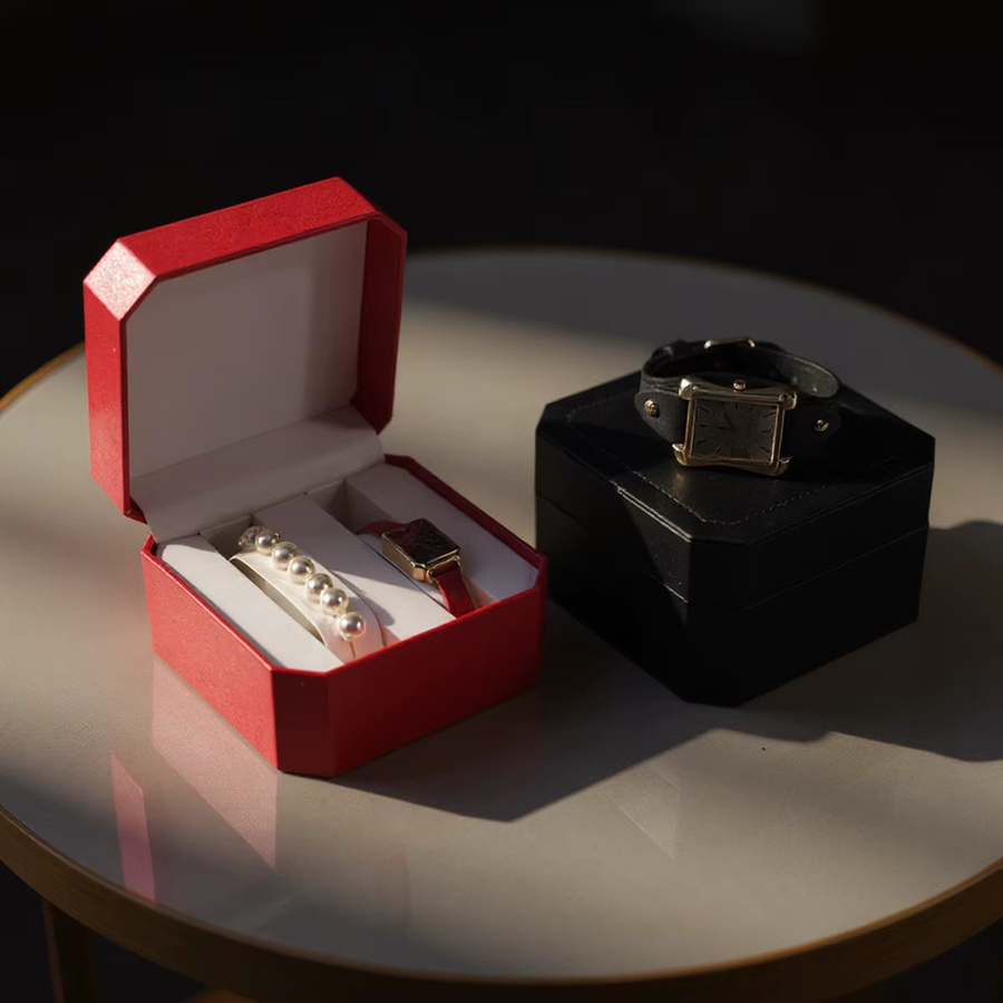 CAOWTAN Uhrenbox aus PU-Leder in Rot mit 2 Aufbewahrungsfächern für Uhren und Schmuck als Reise-Organizer für Damen und Herren - Bild 2