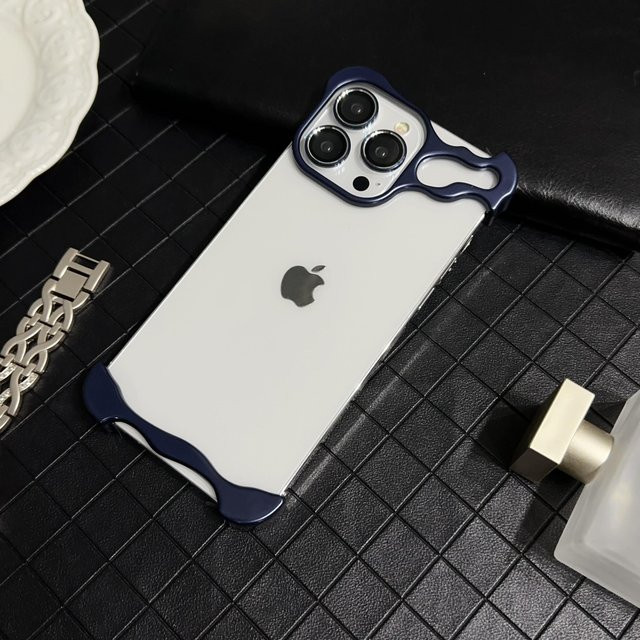 Luxus Telefonhülle aus Titan-Metalllegierung für iPhone 13 14 15 Pro Max und Plus mit Alien-Design und Aluminium-Objektivschutz - Bild 1