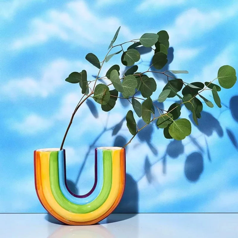 Moderne Regenbogen U-Form Vase aus Kunstharz in Mehrfarbig für Schnittblumen und Trockenblumen - Bild 1