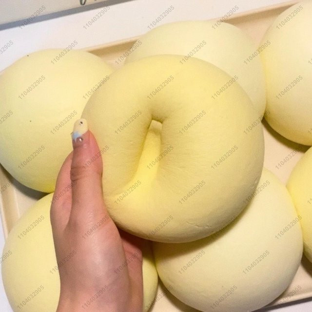Fashnics Milchbrötchen Squishy, Fidget Spielzeug, ASMR Quetschspielzeug - Bild 1