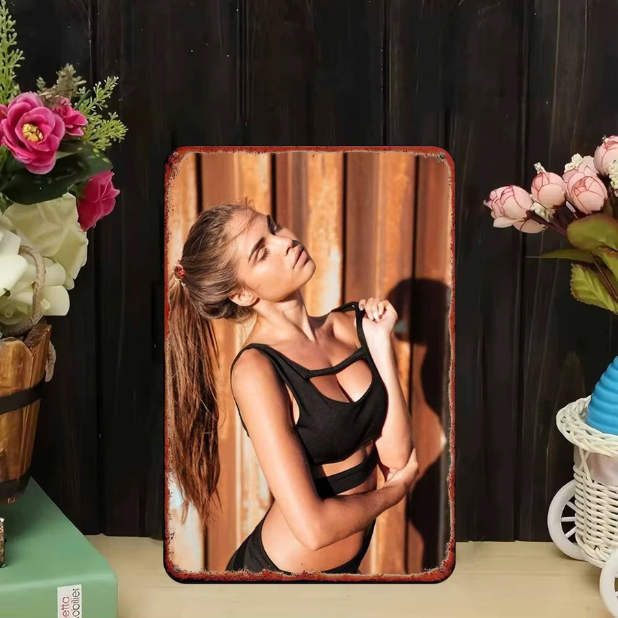 HELLOYOUNG Vintage Metall Blechschild mit Frauenporträt in Weiß und Multicolour, Rechteckige Wandkunst für Schlafzimmer, Bar oder Garage, Breite: 30 cm, Höhe: 20 cm - Bild 2