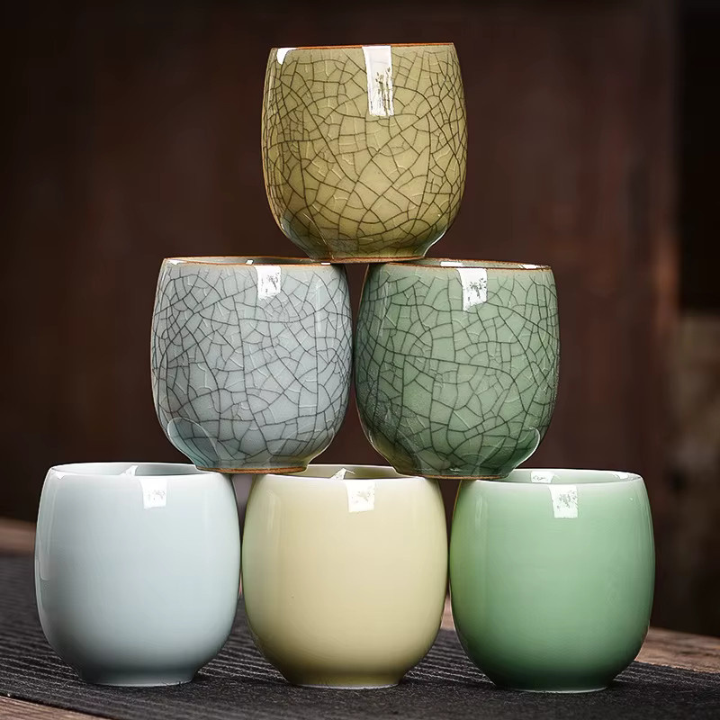 Handgefertigte Keramik-Teetasse mit Celadon-Glasur und Crackle Ice-Muster in Multicolor - Bild 1