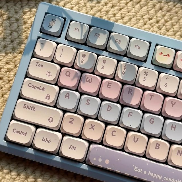 FSWHBY Candy-Tastenkappen Set mit niedrigem Profil, 120 Tasten, PBT-Material, Farbsublimation, Multicolor und Weiß, passend für mechanische MX-Switches-Tastaturen - Bild 1