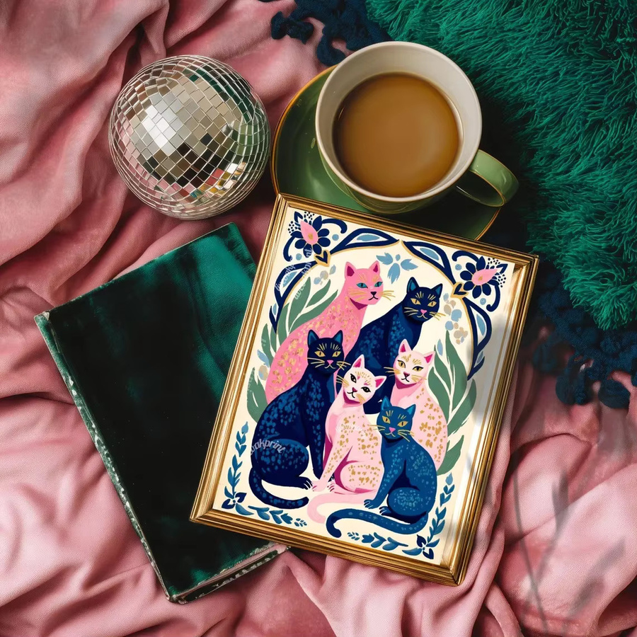 Moderner Katzen-Kunstdruck von SHENCHEN in Pink, Blau und Multicolour als rechteckiges Wandposter aus Papier - Bild 2