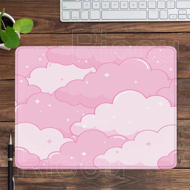 Riccu Mauspad Pink Clouds in Pink, Kawaii-Cartoon Schreibtischunterlage aus Gummi mit HD-Druck, B: 45 cm, T: 40 cm - Bild 1