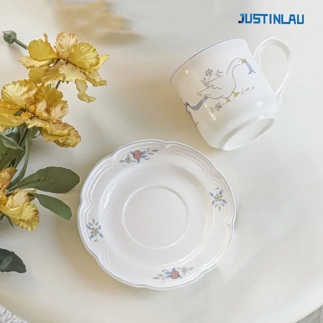 JUSTINLAU Keramikbecher mit Untertasse Set in Weiß im Retro-Design für Kaffee und Tee - Bild 1