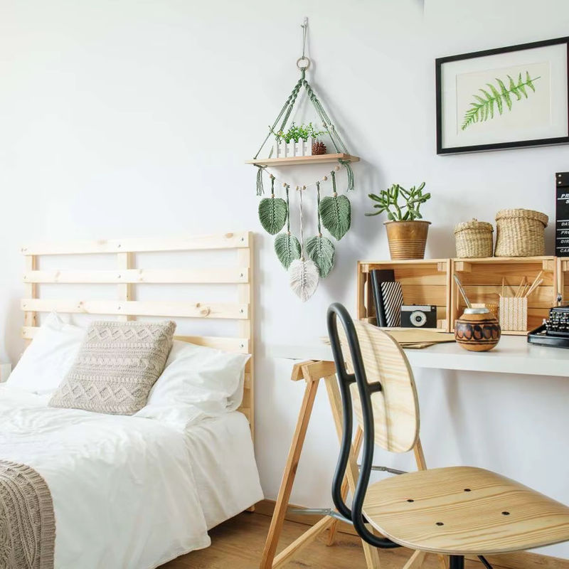 BEILIOU Makramee Wandbehang im Bohemian Stil mit Foto-Clips aus Holz und grünen Blättern aus Baumwolle - Bild 3