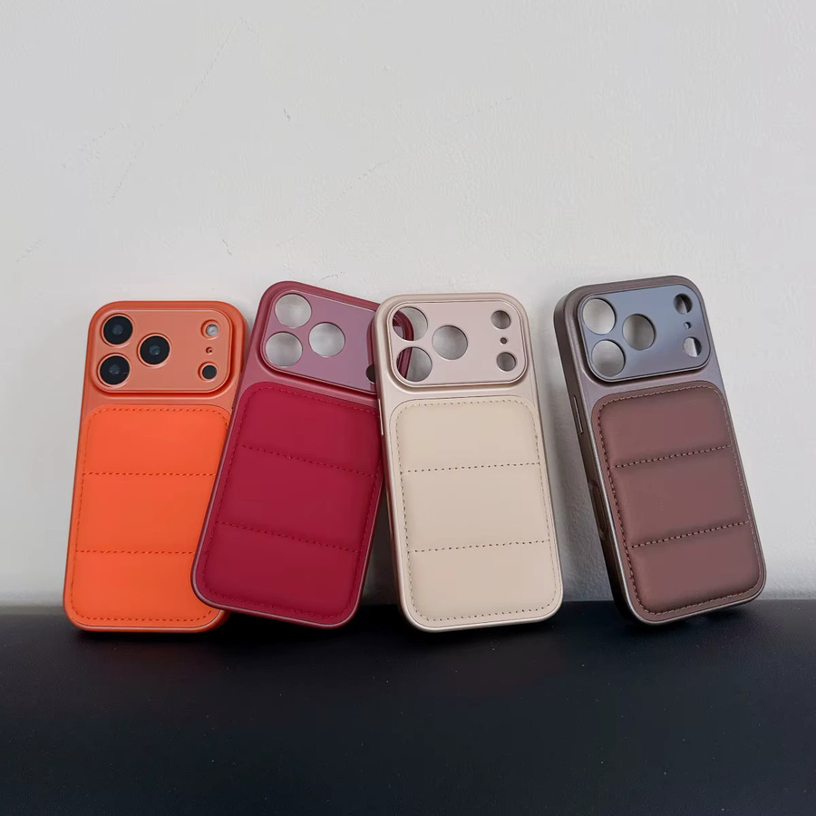 Stoßfeste Silikon Handyhülle im Daunenjacke-Design für Apple iPhone 17, 16, 15, 14, 13 Pro Max in Silber - Bild 3