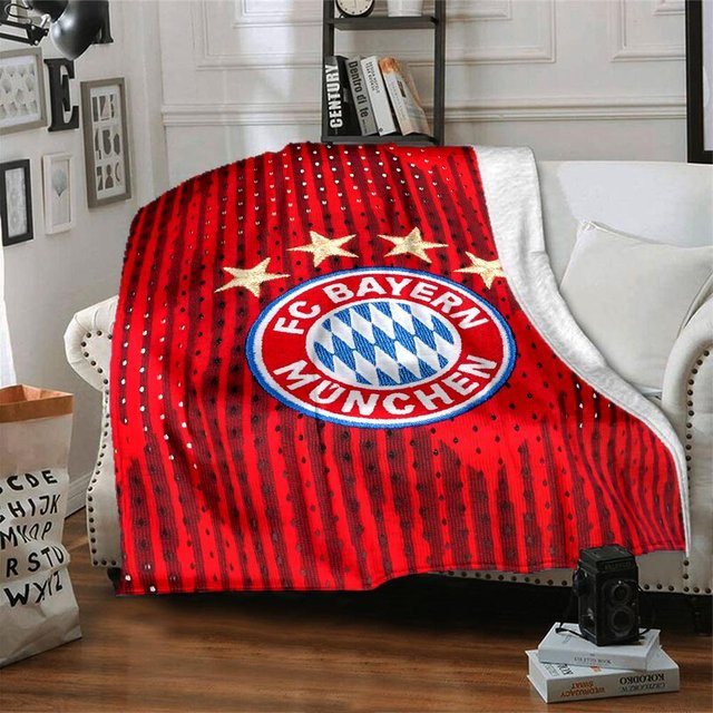 YglFourteen FC Bayern München Fußball Wappen Flanell-Überwurfdecke, Rot, B/T: 130 x 150 cm - Bild 1