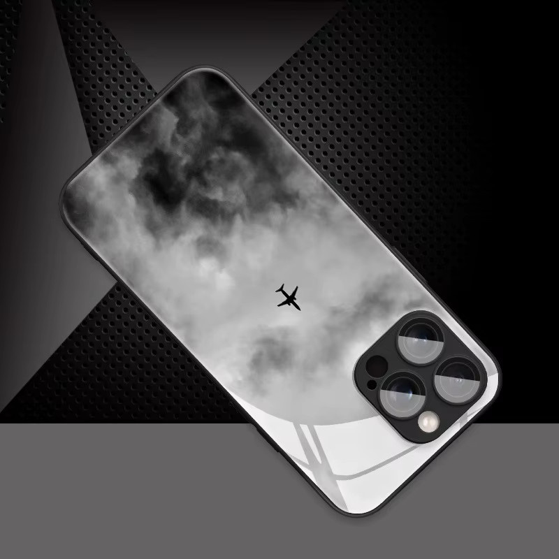 Minimalistische Handyhülle aus gehärtetem Glas mit dunklem Wolken- und Flugzeugmotiv in Schwarz und Grau für iPhone 11 12 13 14 15 16 17 Pro Max 17Air 7 8 Plus XS X Cover - Bild 3