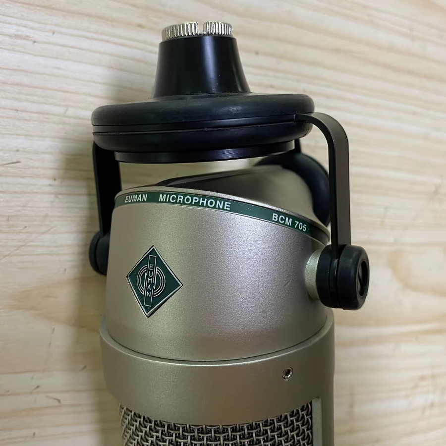 YATUMIC BCM 705 Klassisches Großmembran-Kondensatormikrofon in Silber für professionelle Rundfunk- und DJ-Anwendungen - Bild 3
