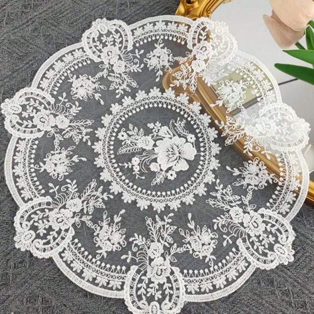 Weiße Vintage Häkelspitze Tischdecke mit Blumenmuster im Boho-Stil von TianJinGeErLiShangMaoYouXianGongSi, Durchmesser: 32 cm - Bild 1