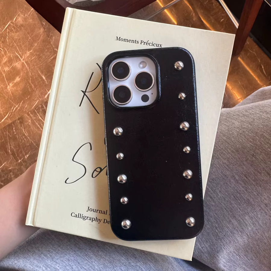OLPAY Leder-Handyhülle mit Metallnieten und Perlen für iPhone 17, 16, 15, 14 Pro Max, 13 in Schwarz - Bild 2