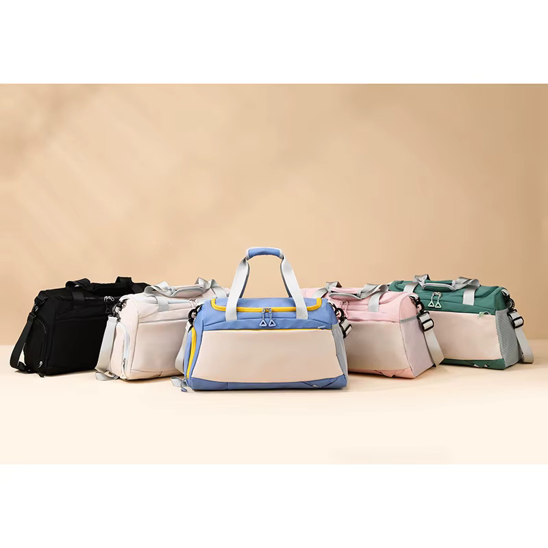 Multifunktionale Baby Windeltasche als Organizer und Messenger Crossbody Bag für unterwegs in Weiß und Multicolour - Bild 2