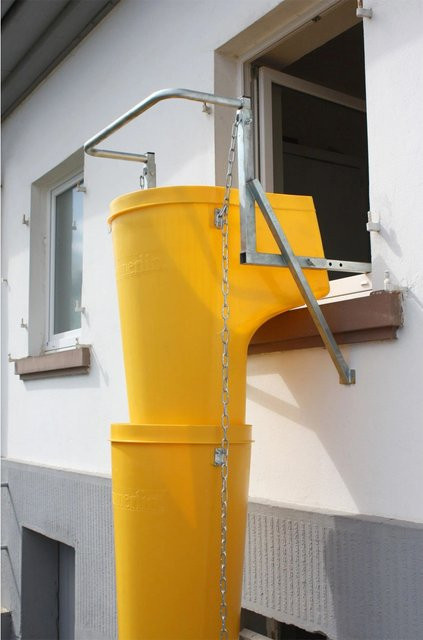 Haemmerlin Fensterbrüstungsbefestigung für Schuttrutsche - Bild 1