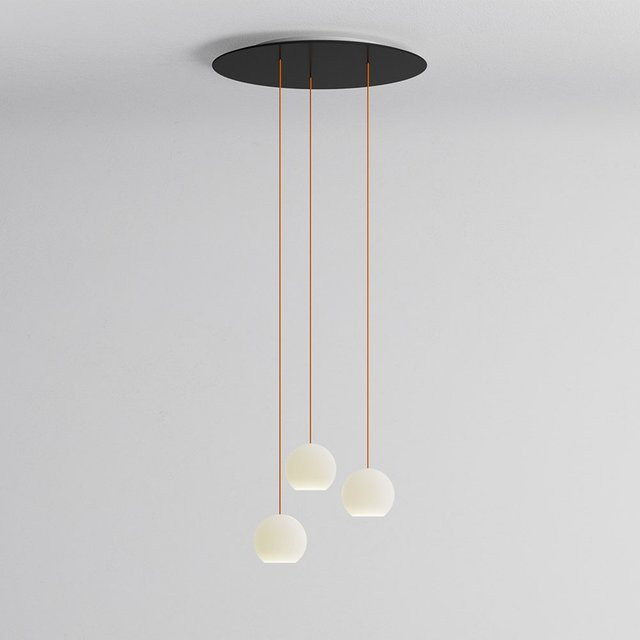 KOMOT KOS Trio S LED-Pendelleuchte mit rundem Baldachin, Schwarz matt und orange mundgeblasenem Opalglas, Tunable White 2200K - 4200K, Durchmesser: 60 cm - Bild 1