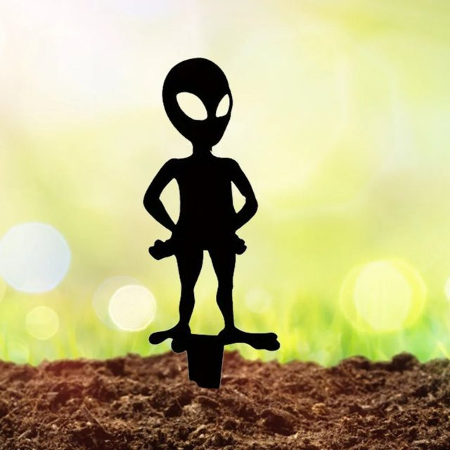 CIFBUY Gartenstecker aus Metall mit abstrakter Alien-Silhouette in Schwarz als Outdoor-Dekoration für Garten, Terrasse und Rasen - Bild 1