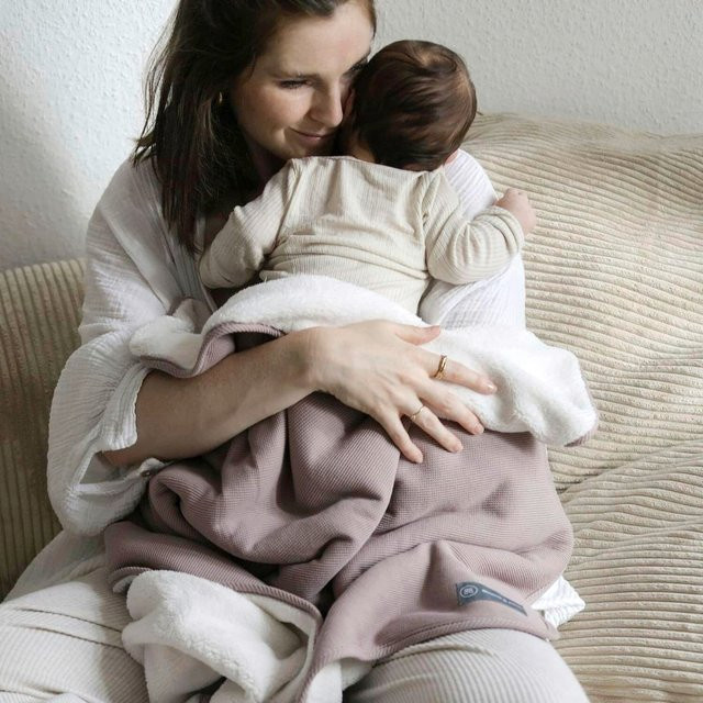Emma & Noah Babydecke Essential Winter aus Bio-Baumwolle in Lila, B/B: 75 x 95 cm - Bild 1