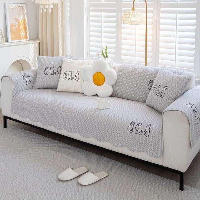 Super Six Sofa-Handtuch aus reiner Baumwolle mit Cartoon-Stickerei, grau, 70 x 70 cm - Bild 1