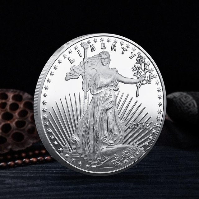 Freiheitsstatue Gedenkmünzensammlung aus Metall mit 3D-Relief in Silber - Bild 1