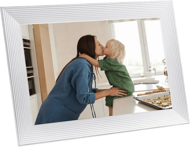 Aura Frames Carver Digitaler Bilderrahmen in Weiß mit Wi-Fi und Bluetooth - Bild 1