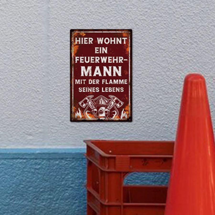 Hello Young Feuerwehr Vintage Metallblechschild Wandkunst Dekor B: 30,0 cm, H: 20,0 cm, T: 1,0 cm - Bild 2