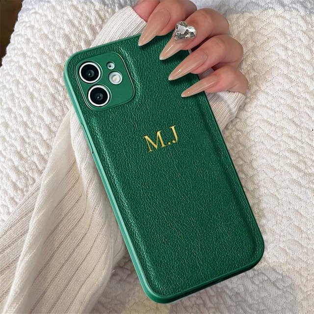Personalisierte Lederhülle für iPhone 11 bis iPhone 17 Pro Max mit Initialen in Grün - Bild 1