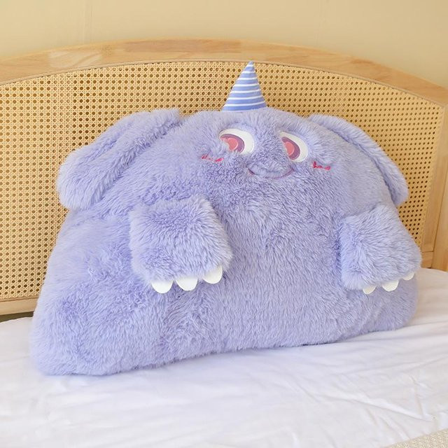 Haariges Monster-Kissen aus Plüsch in Violett, rechteckiges Dekokissen für Bett und Sofa, Breite: 100 cm - Bild 1