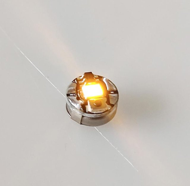 Pijogtwm Drahtlose Miniatur-LED-Lampe in Gelb mit Batterien für DIY-Modellbau und Dekoration - Bild 1