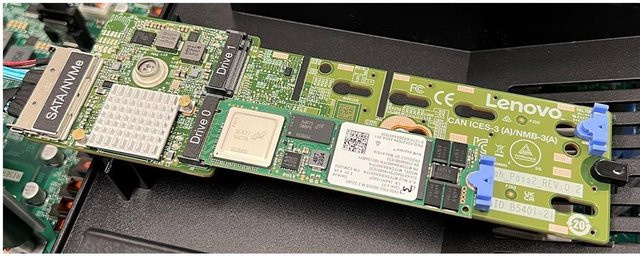 Lenovo ThinkSystem B540i-2i RAID-Speichercontroller mit 2 Sendern/Kanal, PCIe 4,0 x2, unterstützt RAID 0, 1 und JBOD, Farbe: Grün - Bild 1