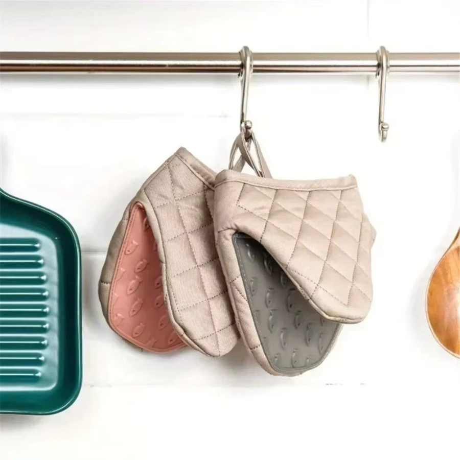 Hitzebeständlicher Silikon Ofenhandschuh in Fischform als Klemme für die Küche, ideal für Mikrowelle und Backofen - Bild 3