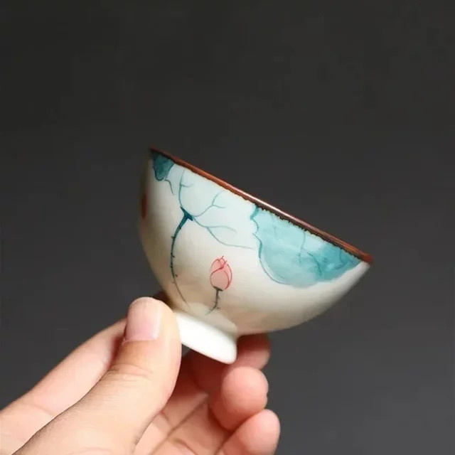 Handbemalte chinesische Keramik Teetasse mit Lotus-Design in Mehrfarbig - Bild 1