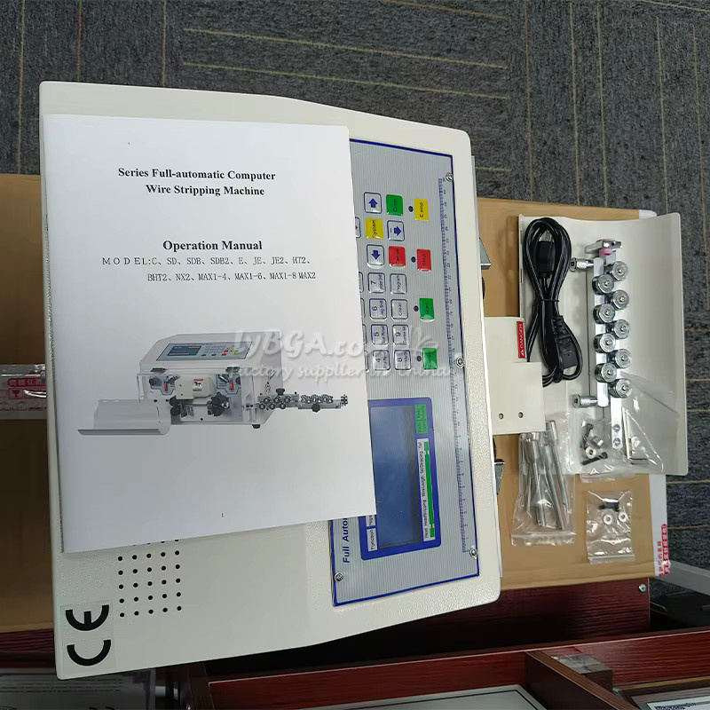 LYBGACNC Drahtabisoliermaschine SWT-608-EN in Weiß, computergesteuert mit 4-Rad-Antrieb für 0,1 bis 6mm² PVC/PTFE-Kabel zum Abisolieren und Schneiden, 220V - Bild 2